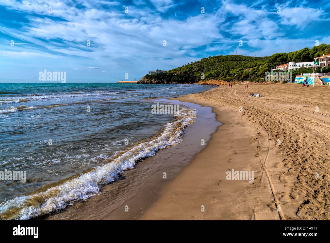 Oropesa del Mar Strand mit Wellen Spanien zwischen Benicassim und Marina D`Or Stockfoto